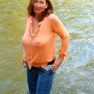 Bonne nouvelle pour les lovers de la nudité Claudine - rencontre-Cougar-Saint-Nazaire